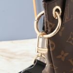 LV Montaigne MM Monogram – Borsa – Oro