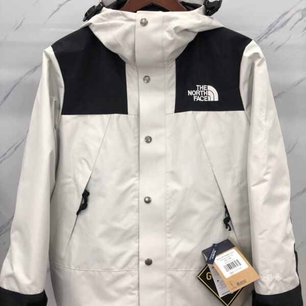 ```plaintext
TNF Mountain Light Jacket - Jacket
```