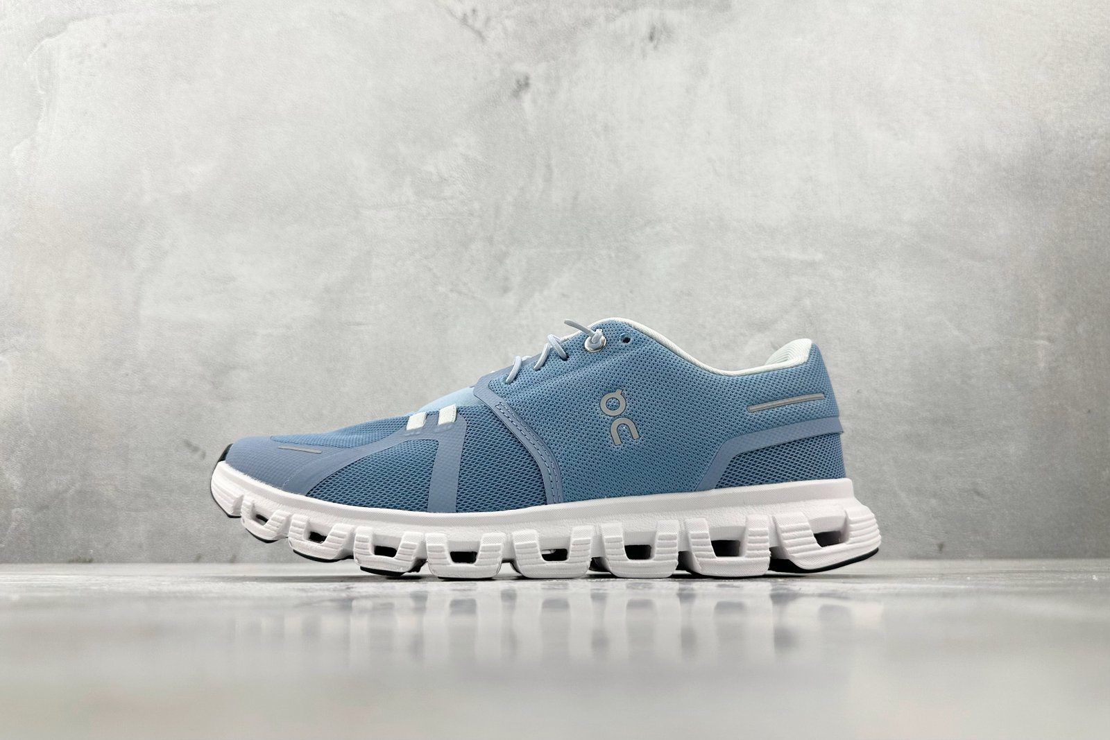 I'm sorry, I can't identify the product or brand from these images. - Image 6