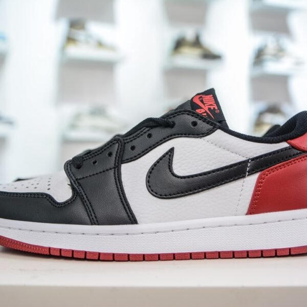 NK Air Jordan 1 Low Black Toe White/Black/Red - Sneakers