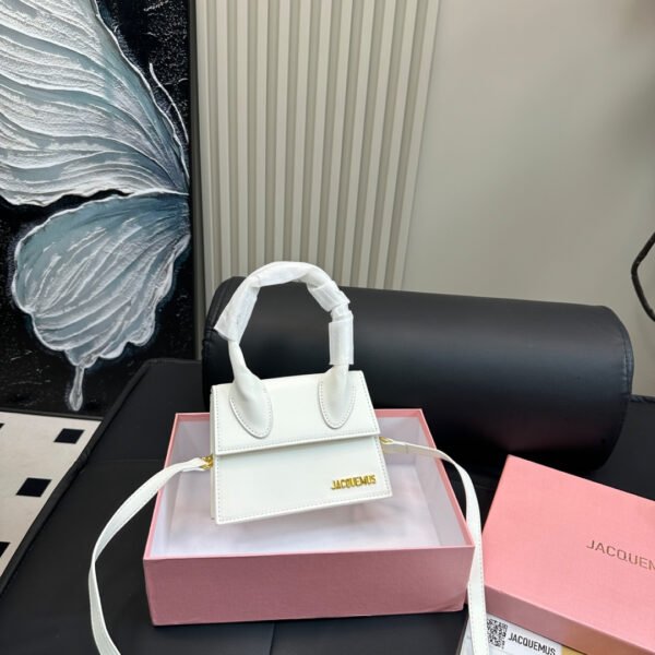 I'm unable to identify the brand from the images provided.