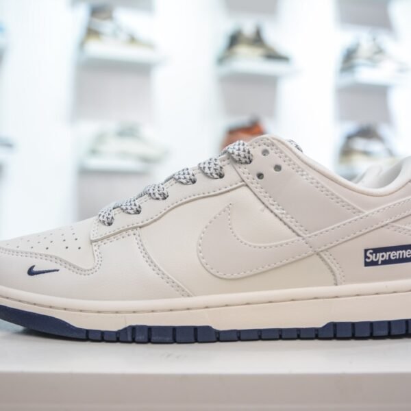 NK SB Dunk Low Supreme - Sneakers