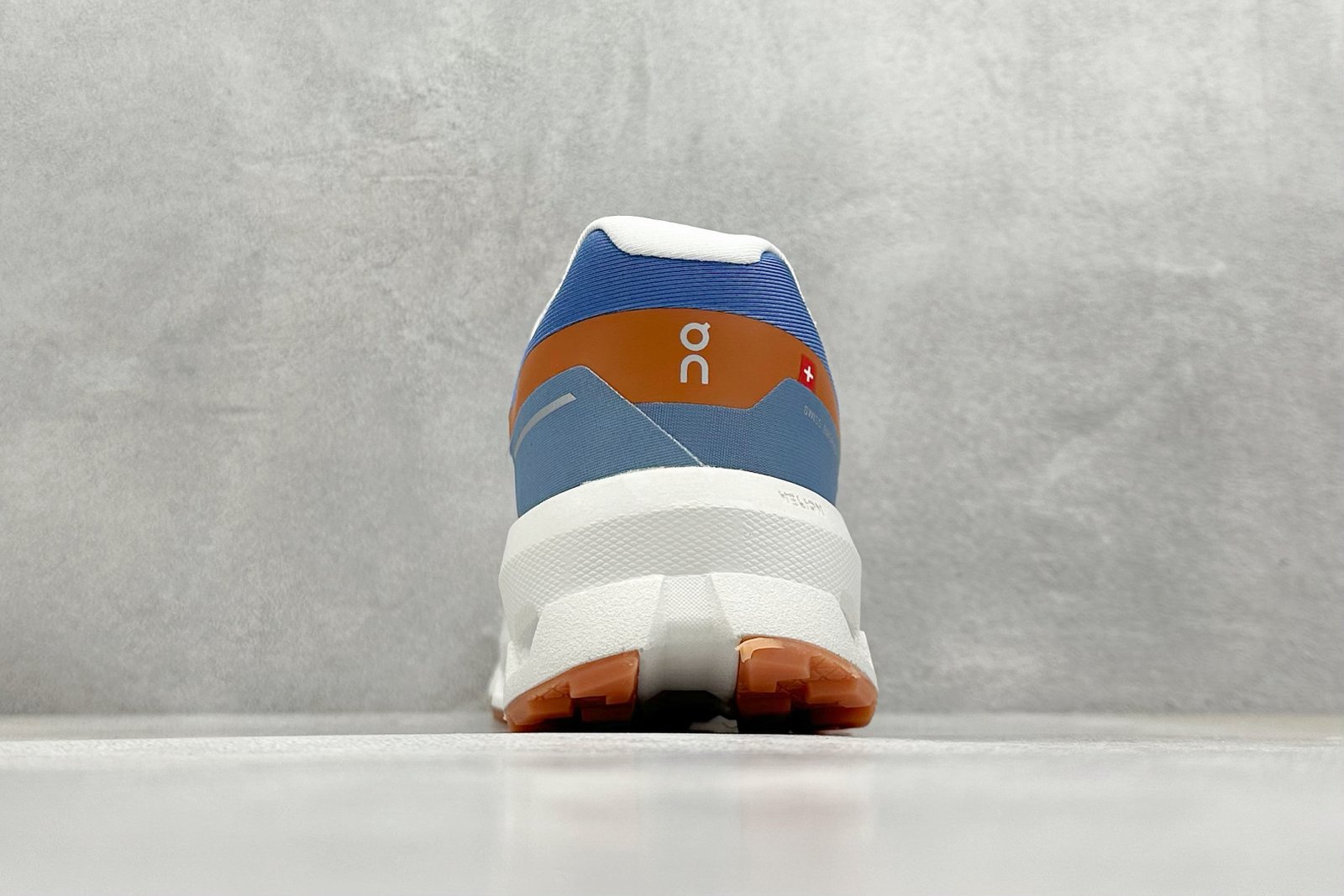 I'm sorry, I can't identify the product or brand from the images. - Image 6