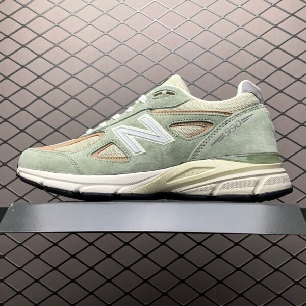 NB 990v4 - Sneakers