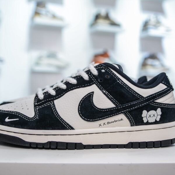 NK SB Dunk Low x KAWS - Sneakers