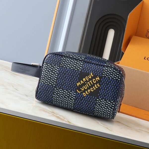 LV Discovery Toiletry Pouch - Bag