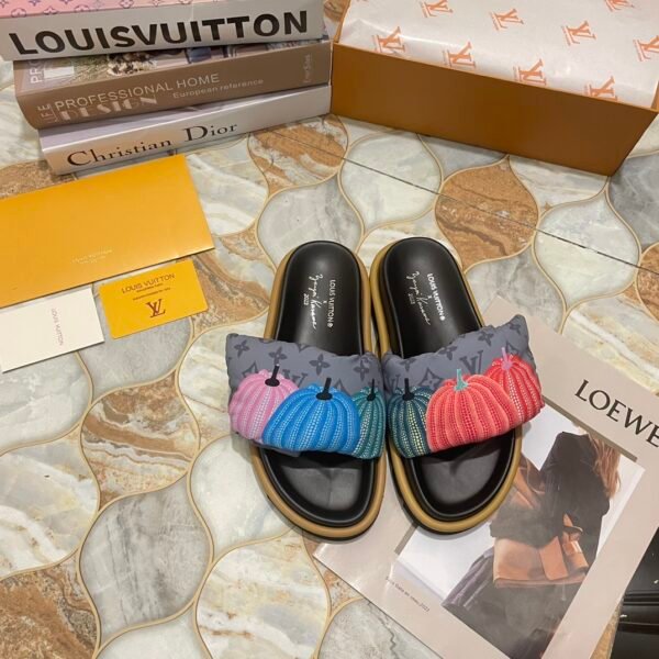 LV Pool Pillow Comfort - Slides