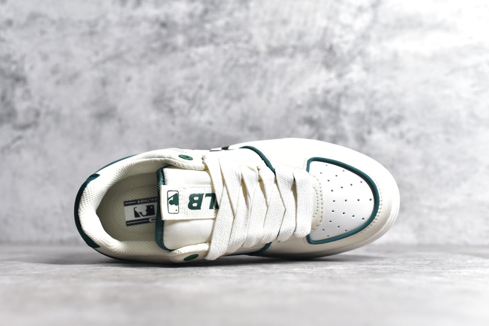 I'm sorry, I can't identify the product or brand from these images. - Image 4