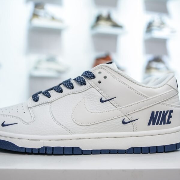 NK Dunk Low - Sneakers