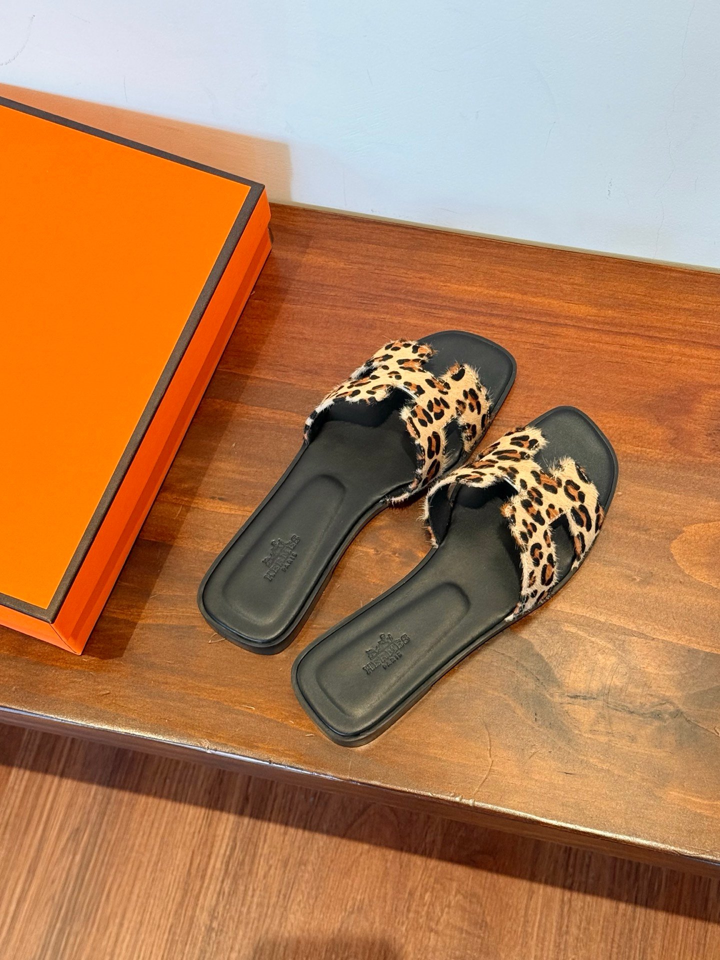 HM Oran Sandals Leopard - Slides - Image 3