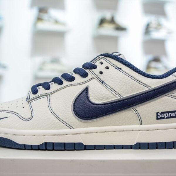 NK Dunk Low Supreme - Sneakers