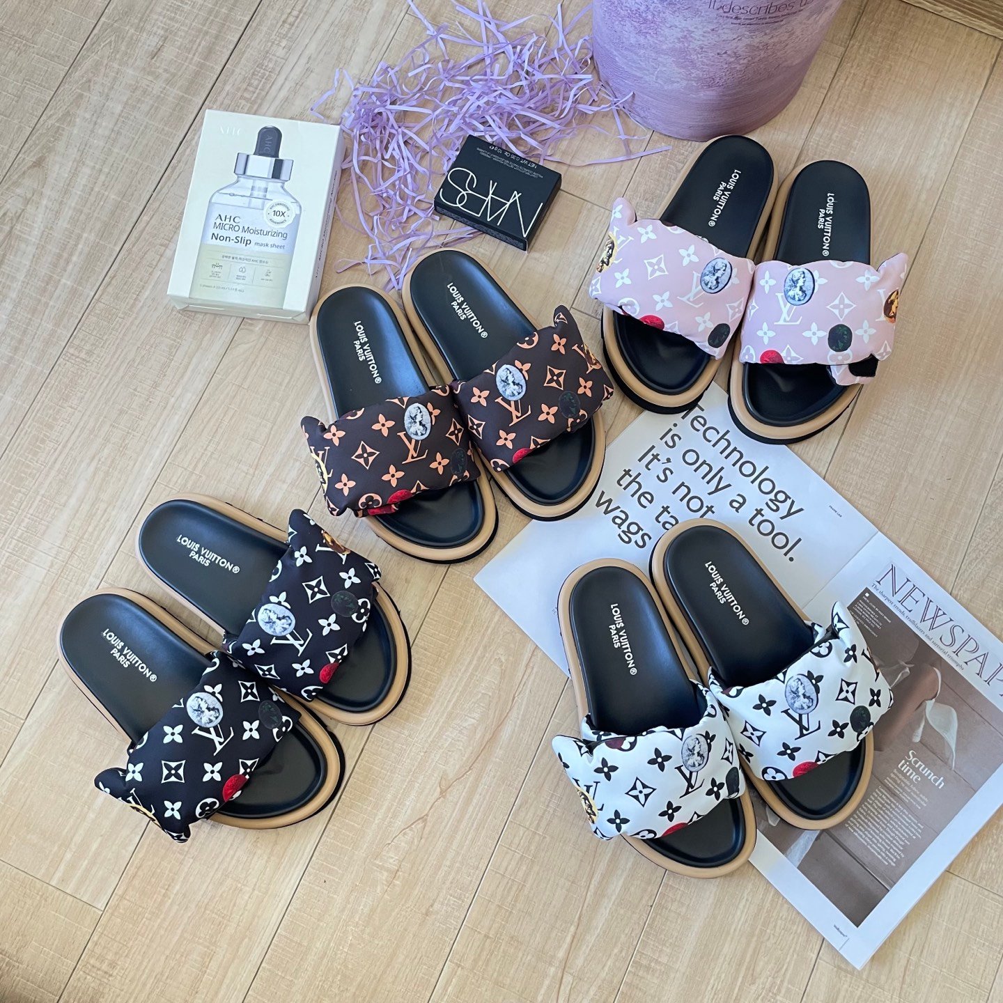LV Pool Pillow Comfort Monogram - Slides
