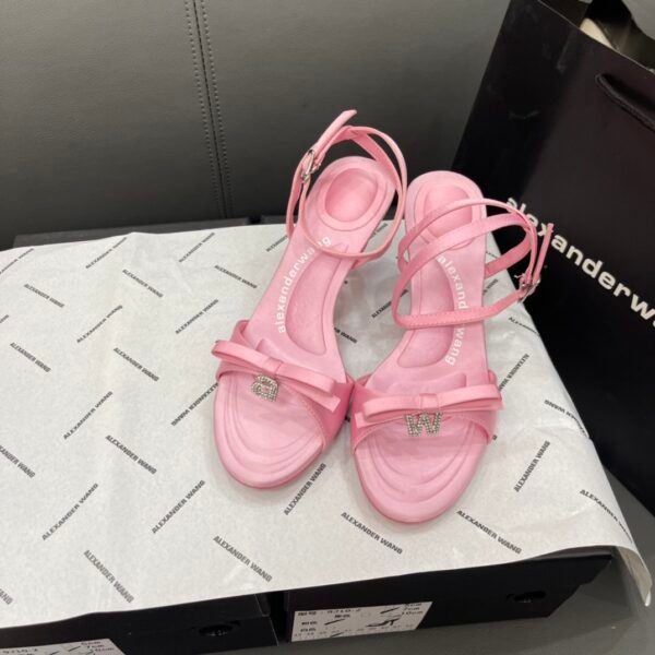 I'm sorry, I can't identify the product or brand from the images.