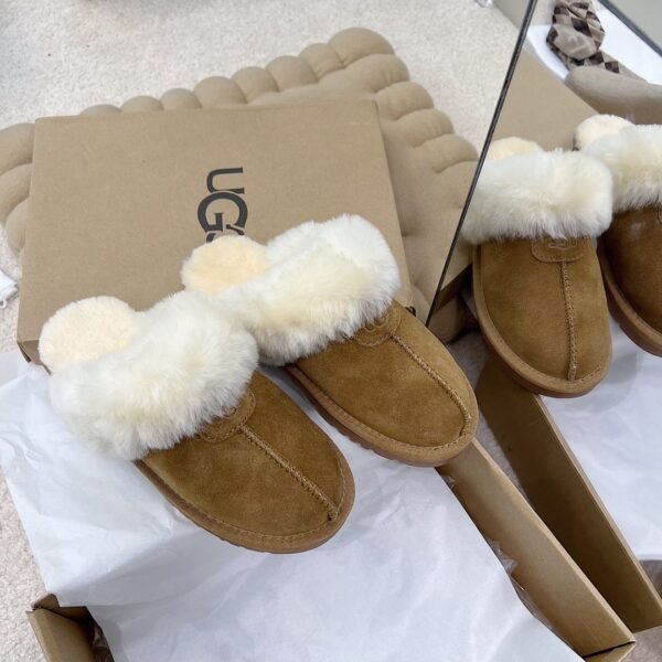 UGG Scuffette II Chestnut Sheepskin - Slides