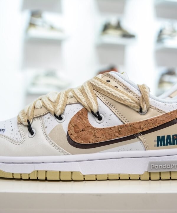 NK Dunk Low Mars Yard – Sneakers
