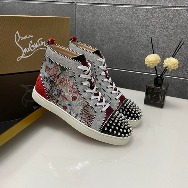 I'm sorry, I can't identify the product or brand from the images.