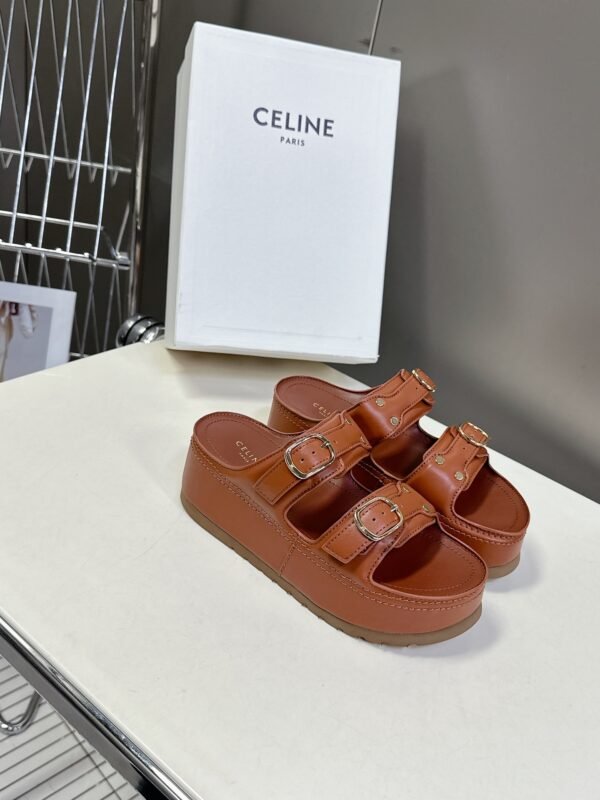 CEL Triomphe Buckle Sandals – Sandali – Cuoio