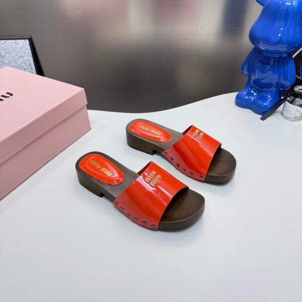 MIU Logo Slides - Slides