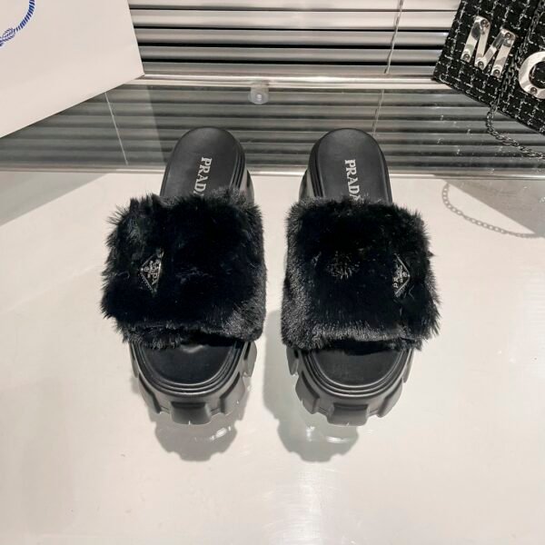 PR Monolith Faux Fur - Slides