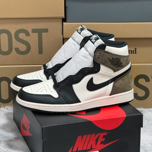 NK Air Jordan 1 Retro High OG Dark Mocha - Sneakers
