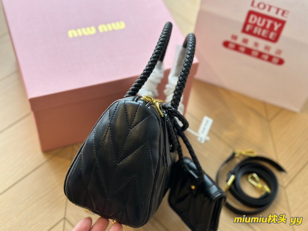 MIU Wander Matelassé Black Leather - Bag - Image 5