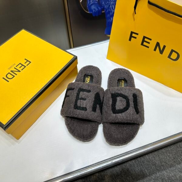 FD FD Furry Slippers - Slides