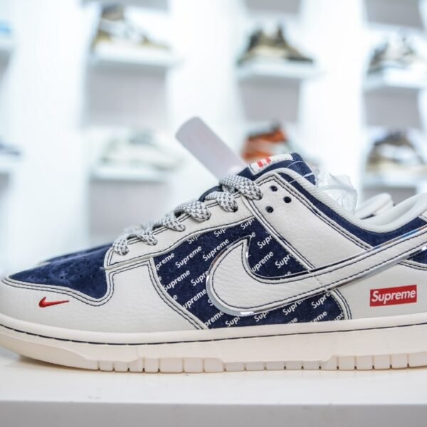 NK SB Dunk Low x Supreme - Sneakers