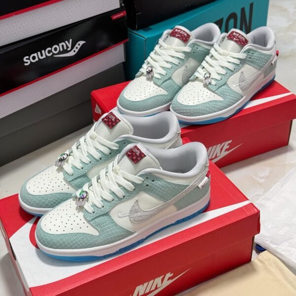 NK Dunk Low Year of the Rabbit White/Teal - Sneakers