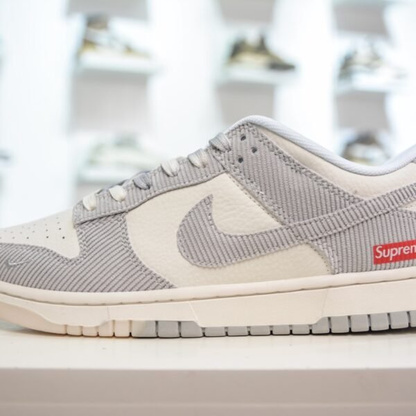 NK Dunk Low Supreme - Sneakers
