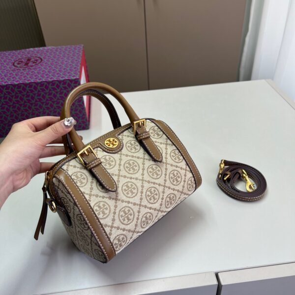 TB ️Adorable ToryBurch Boston Pillow Bag ️A