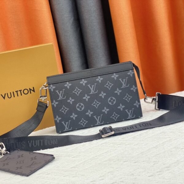 LV Outdoor Messenger Monogram Eclipse - Bag