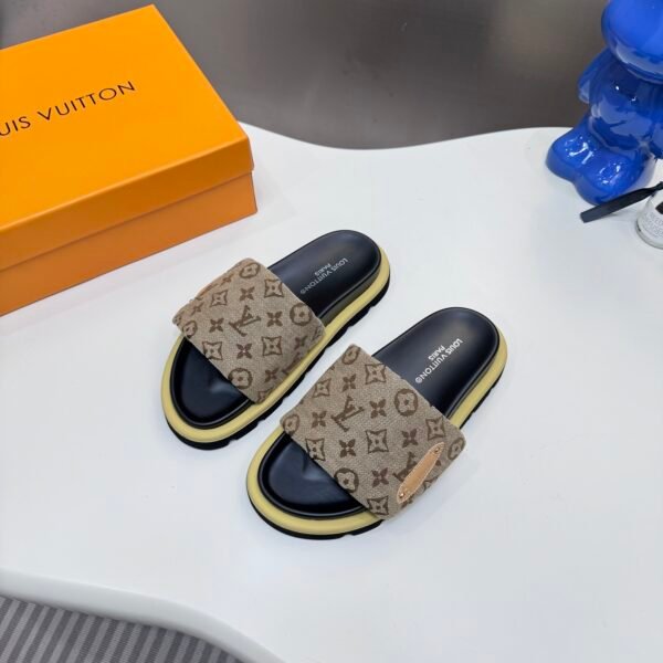 LV Pool Pillow Comfort - Slides