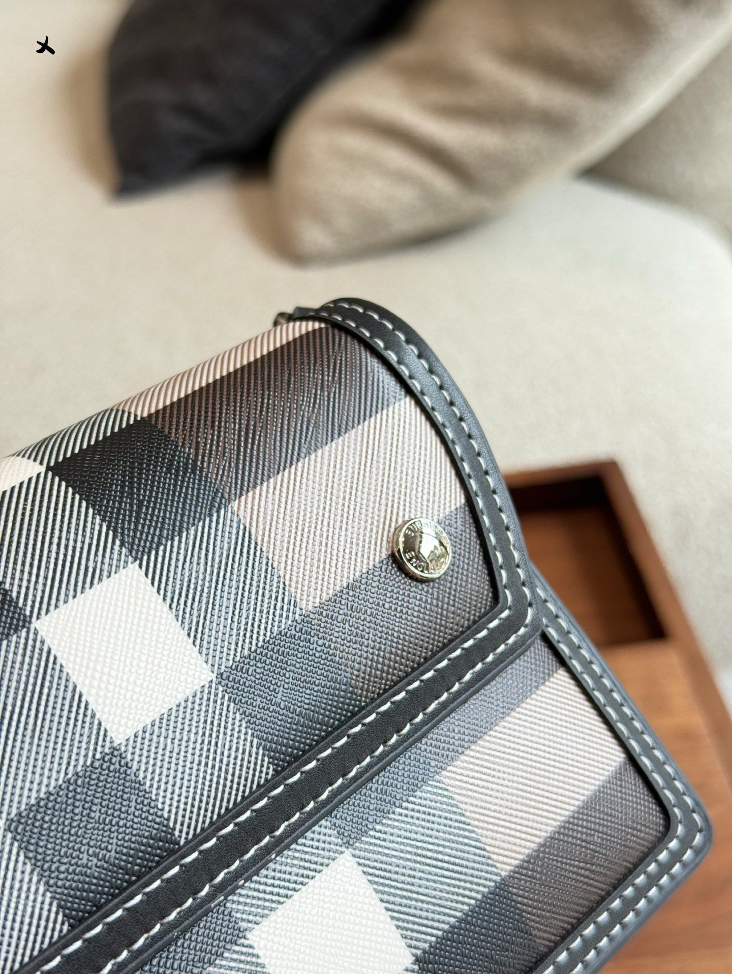 BBR Vintage Check E-Canvas Crossbody 19cm Black/Beige Check - Bag - Image 4