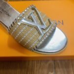 LV Paseo Flat Comfort Mule Raffia – Slides