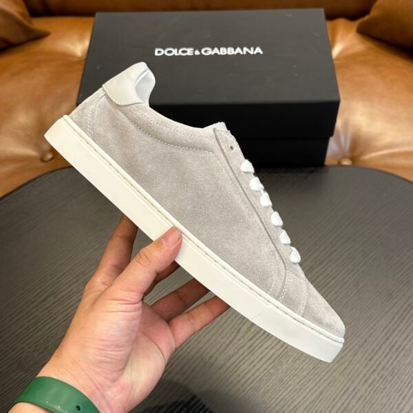 I'm sorry, I can't identify the product or brand from the images.