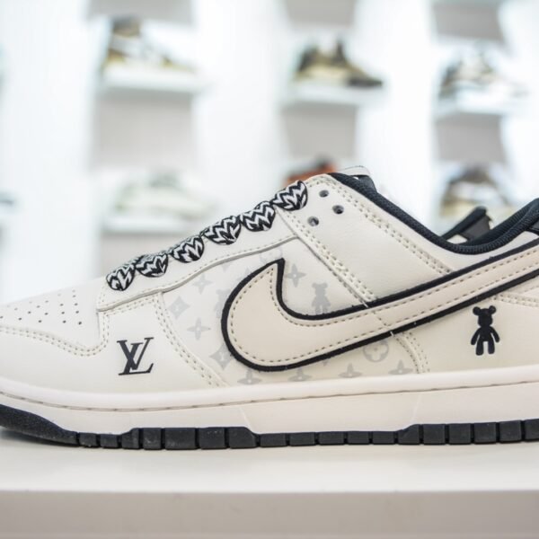 NK Dunk Low x LV - Sneakers