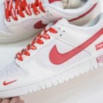 NK SB Dunk Low x Supreme – Sneakers – Beige