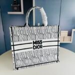 CD Miss CD Book Tote – Bag – Ivory