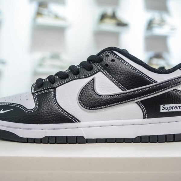 NK Dunk Low Supreme - Sneakers