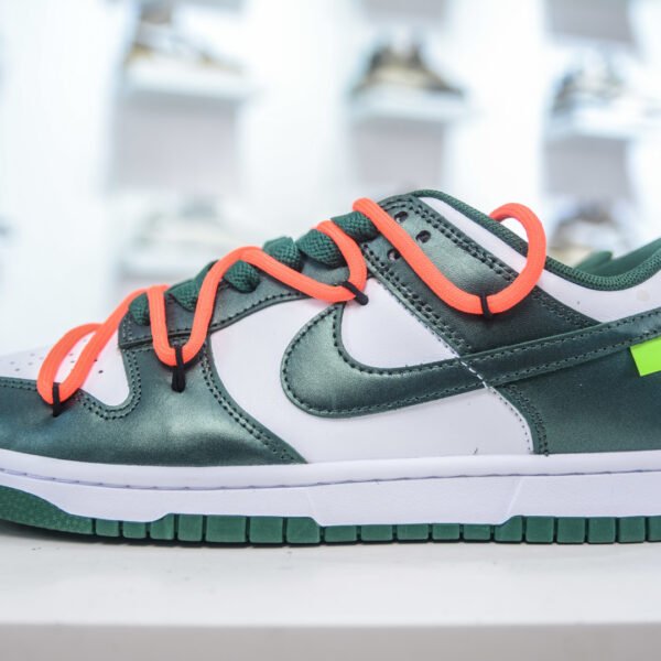 NK Dunk Low OW Pine Green - Sneakers