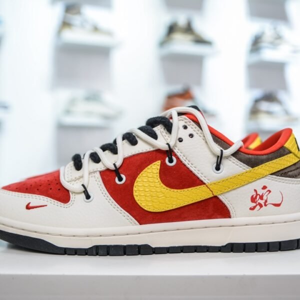 NK Dunk Low CNY Firecracker - Sneakers