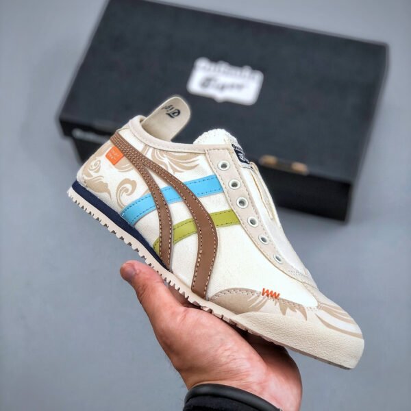 ```  
NK Mexico 66 - Sneakers  
```