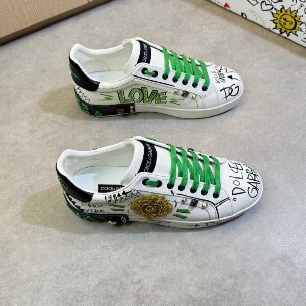 I'm sorry, I can't identify the product or brand from these images.