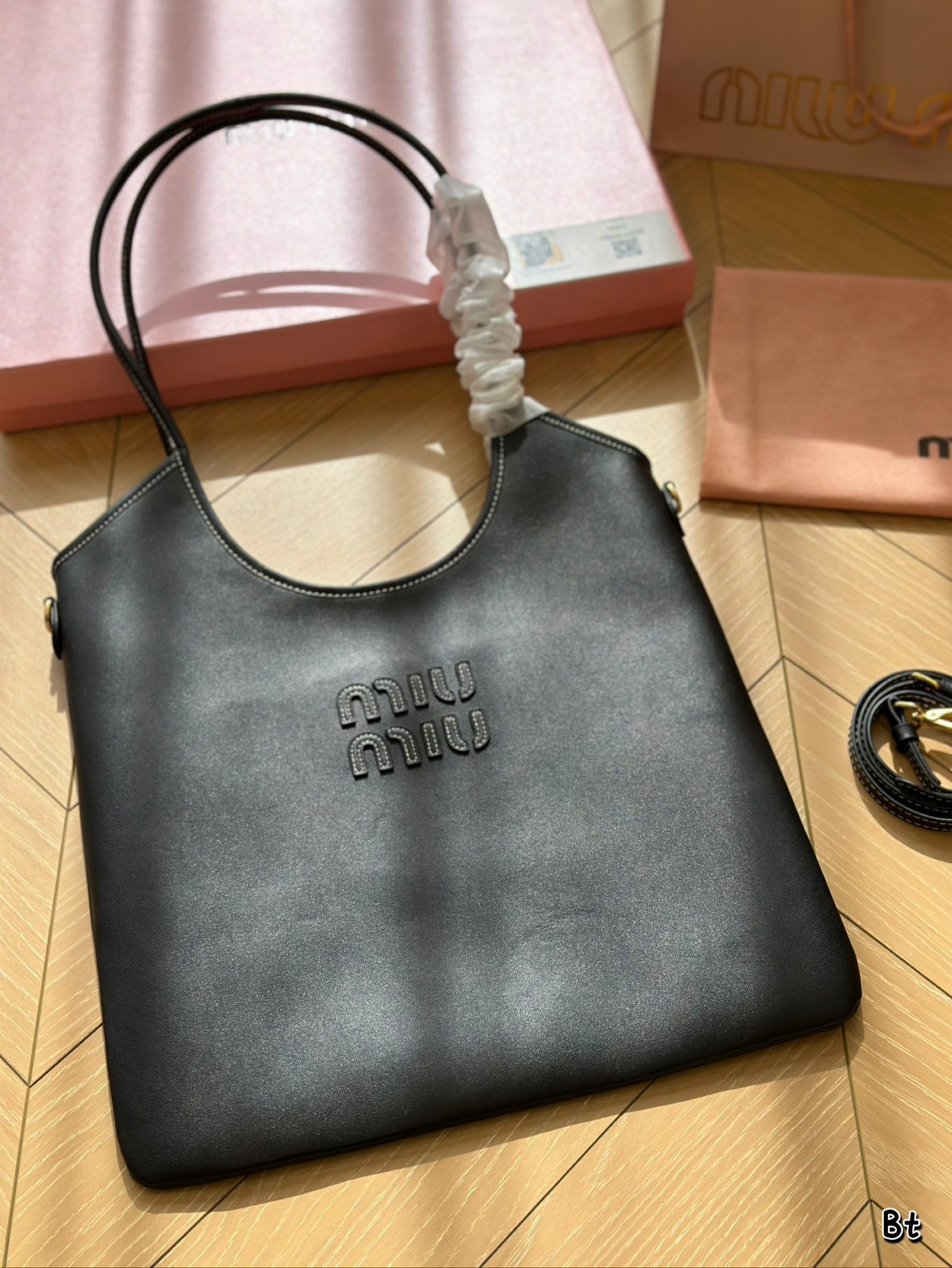 MIU Wander Leather - Bag - Image 3