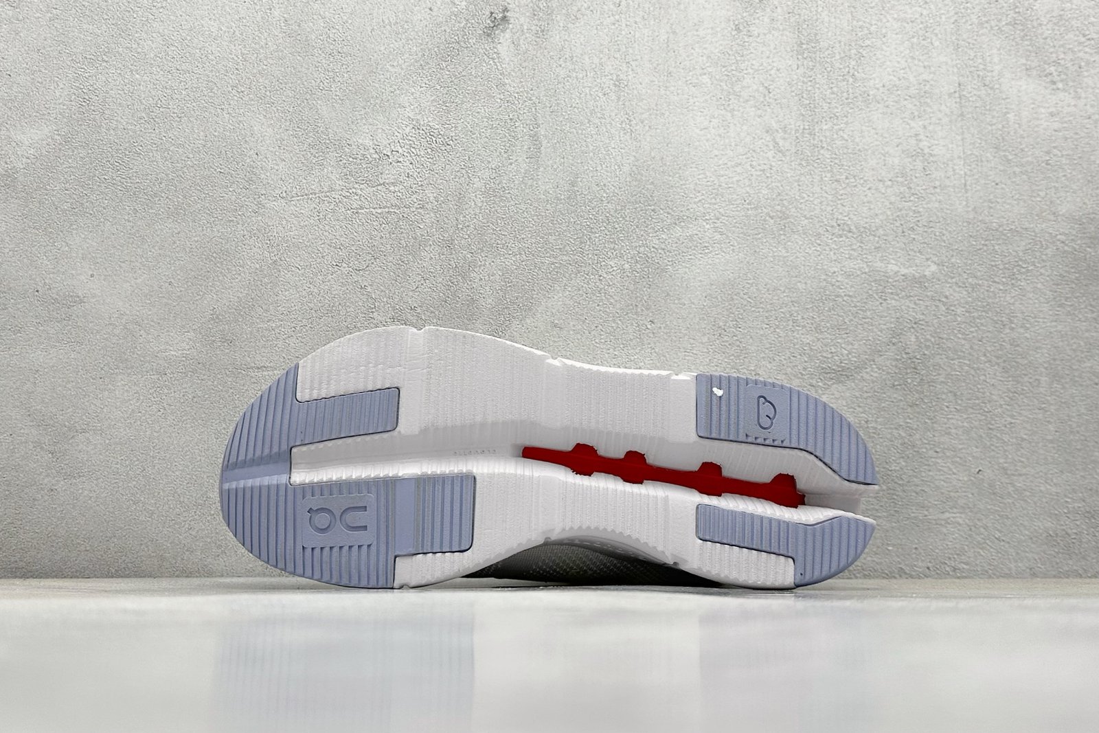 I'm sorry, I can't identify the product from the images. - Image 4