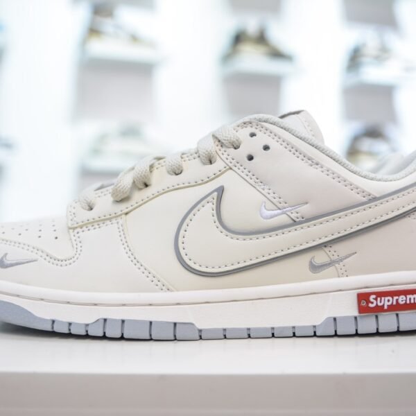 NK Dunk Low Supreme - Sneakers