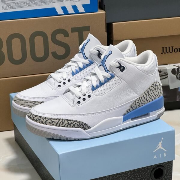 NK Air Jordan 3 Retro UNC - Sneakers