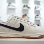 NK Dunk Low Supreme – Sneakers – Beige