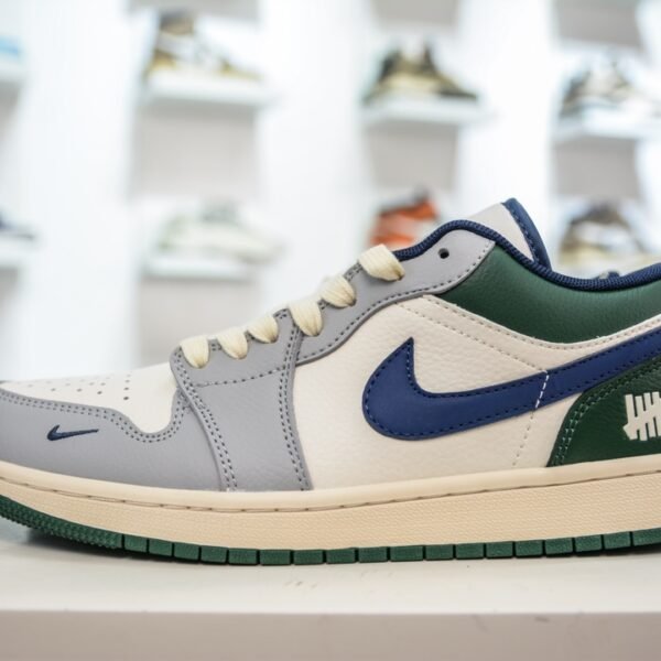 NK Air Jordan 1 Low x UNDEFEATED - Sneakers
