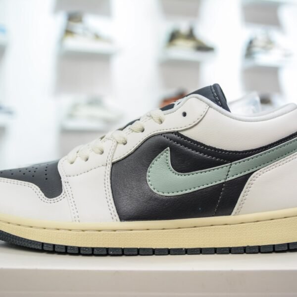 NK Air Jordan 1 Low OG Year of the Rabbit - Sneakers